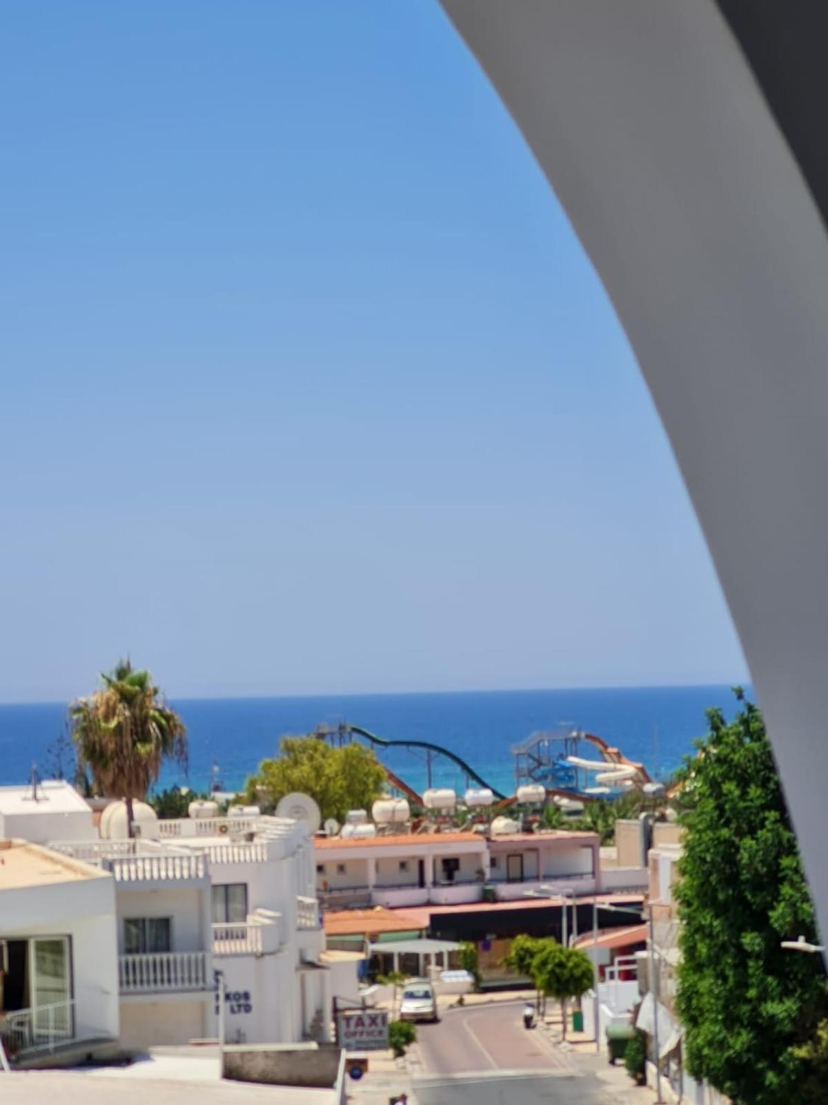 Myriama Apartments アヤナパ エクステリア 写真