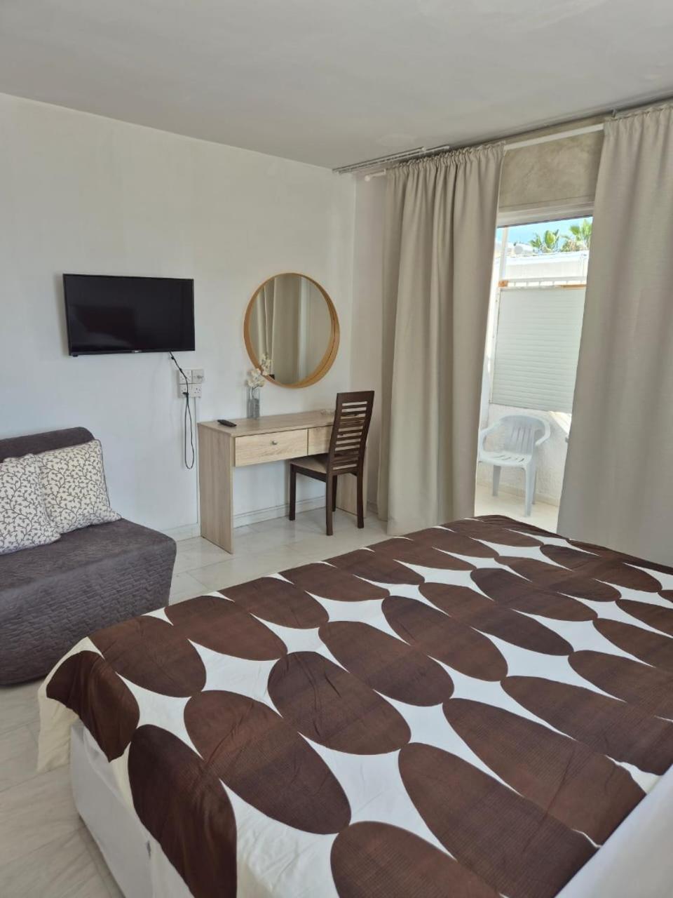 Myriama Apartments アヤナパ エクステリア 写真
