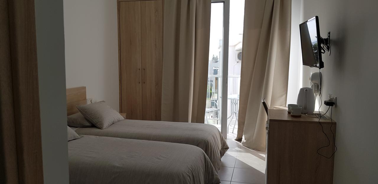 Myriama Apartments アヤナパ エクステリア 写真